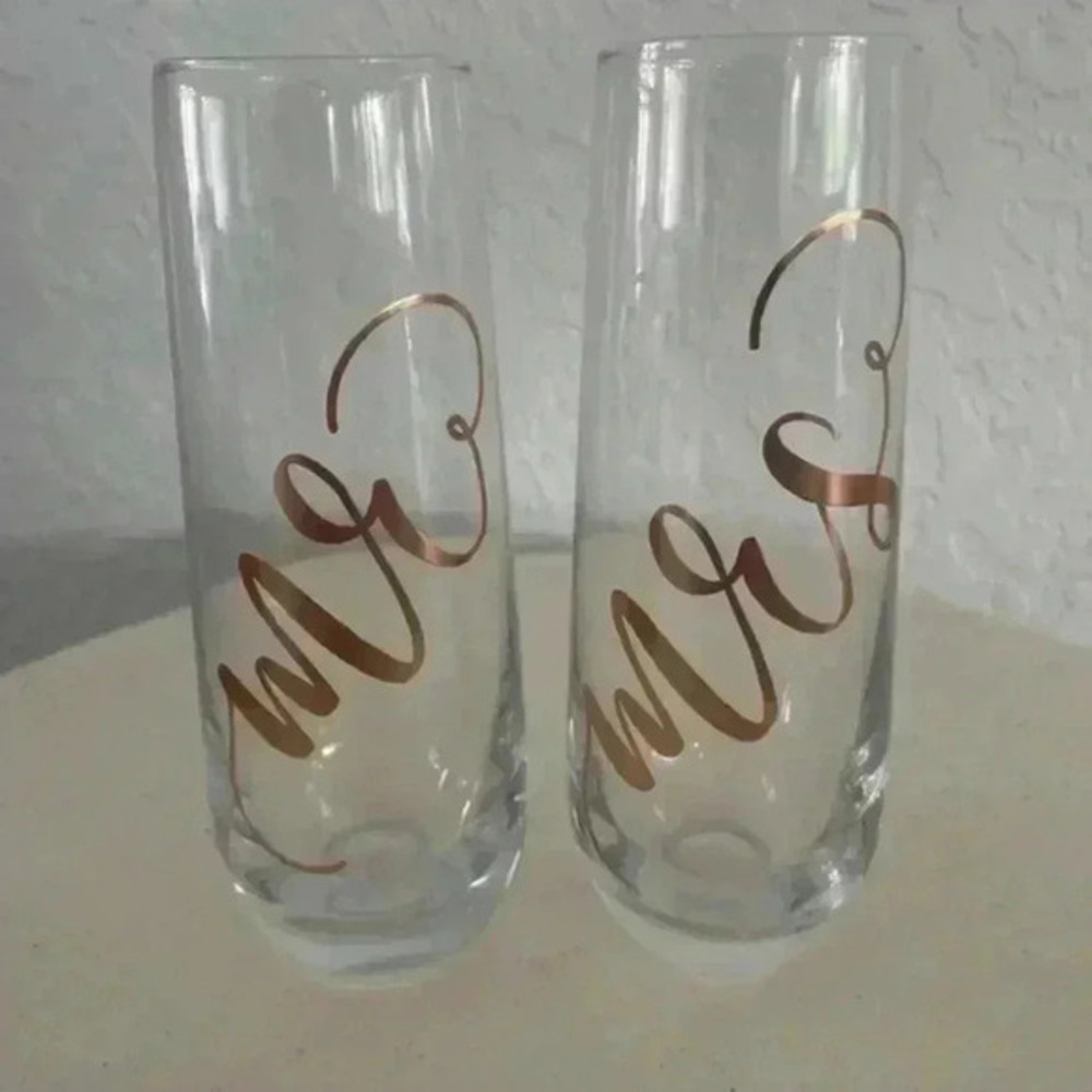 Mr. & Mrs. champagne glasses
